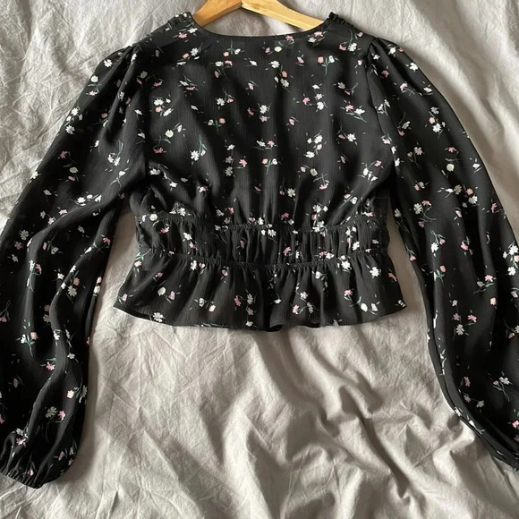 🔥4/$20 Dynamite Floral Blouse - Picture 10 of 16